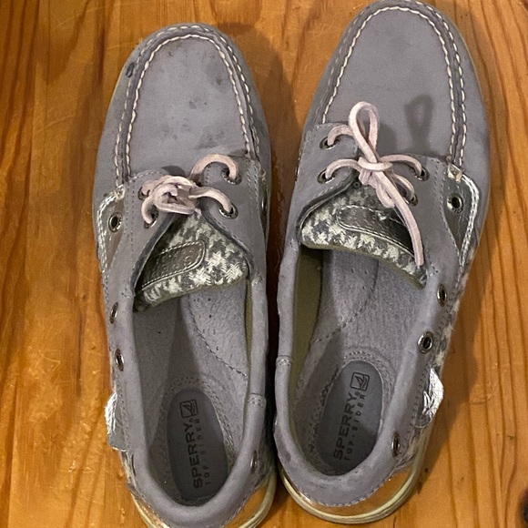 SPERRY| Silver Boat Shoe, women's 7 - Picture 10 of 13